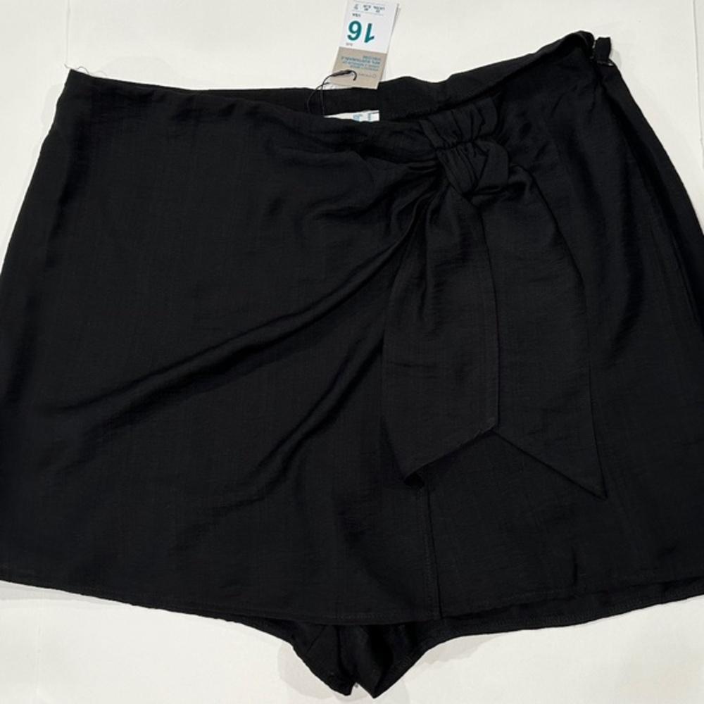 Primark Cares Black Short With Side knot - Size 16 -‎ NEW With Tags.